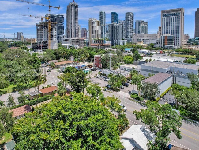 Foto del edificio - 615 SW 4th Ave