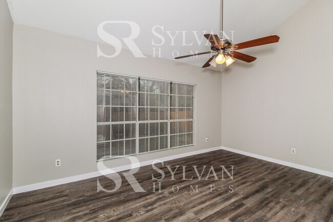 Foto del edificio - Prepare to fall in love with this 4BR, 2.5BA home.