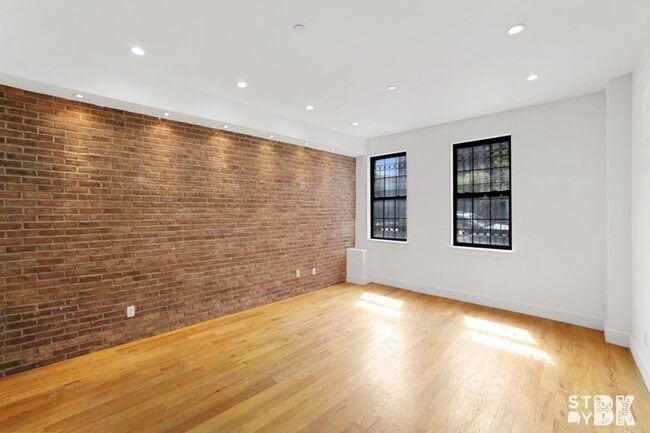 Building Photo - 41 Lexington Ave