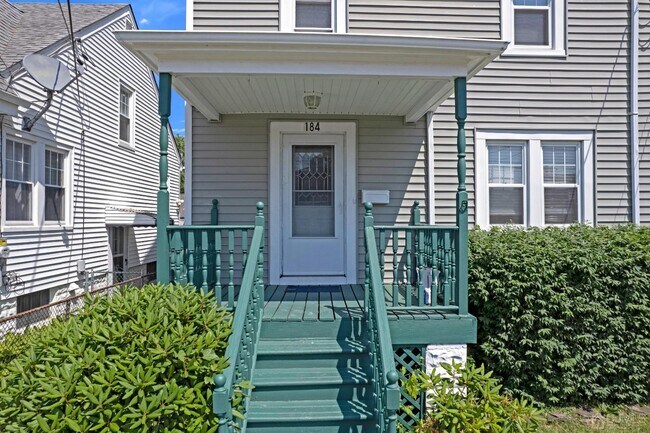 Foto del edificio - 184 Elmhurst Ave