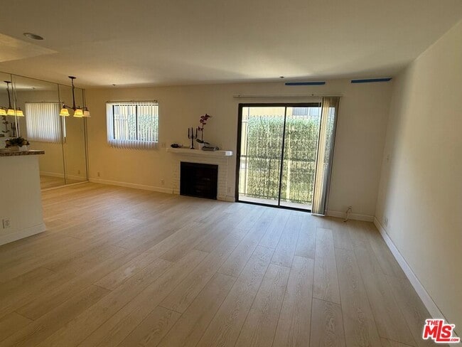 Foto del edificio - 4322 Matilija Ave