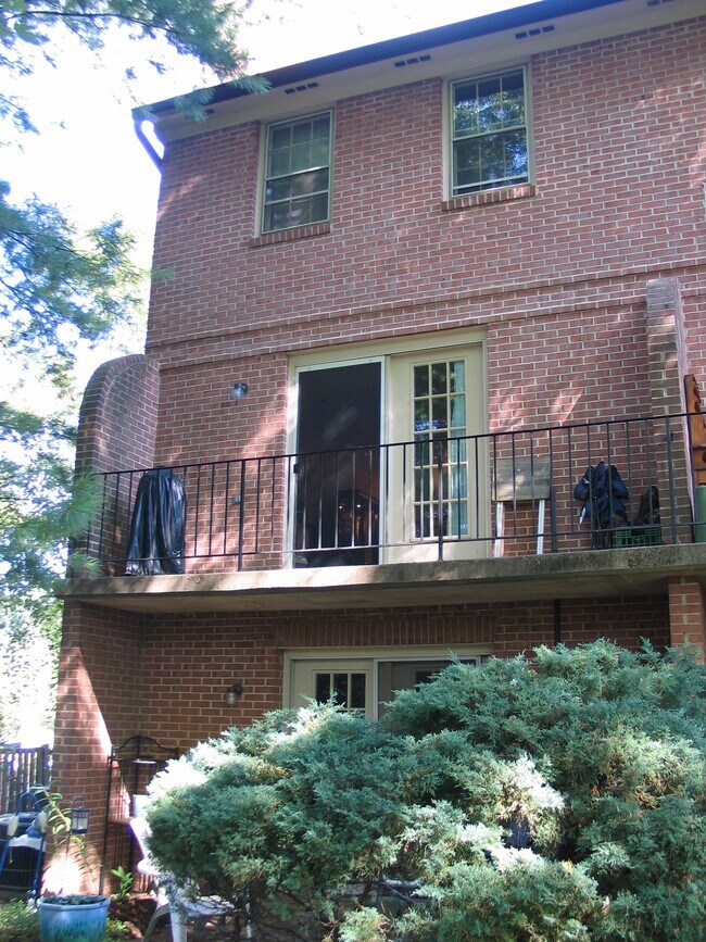 227 Katie Ct Unit 227, Falls Church, VA 22046 Condo for Rent in Falls