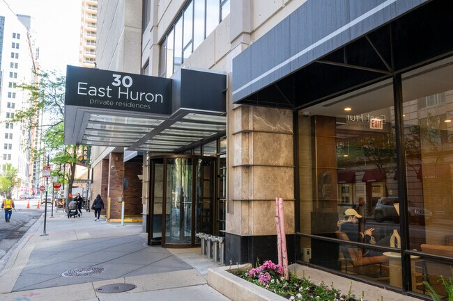 Foto del edificio - 30 E Huron St