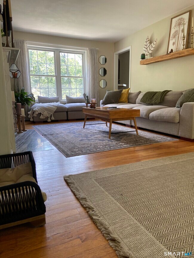 Foto del edificio - 237 Chestnut Hill Rd