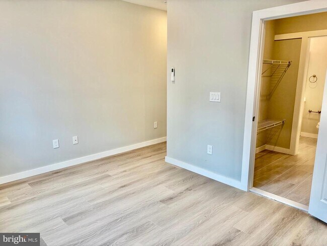 Building Photo - 5356 Cedar Ave