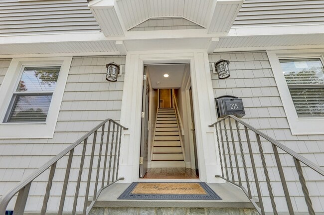 Foto del edificio - 215 New Milford Ave