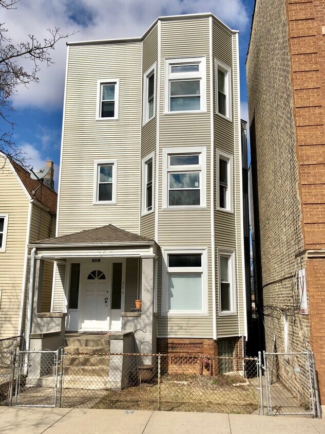 2214 W Roscoe St Unit 3, Chicago, IL 60618 Condo for Rent in Chicago