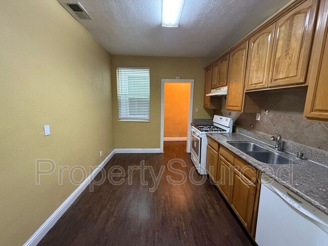 Foto del edificio - 139 W Yosemite Ave