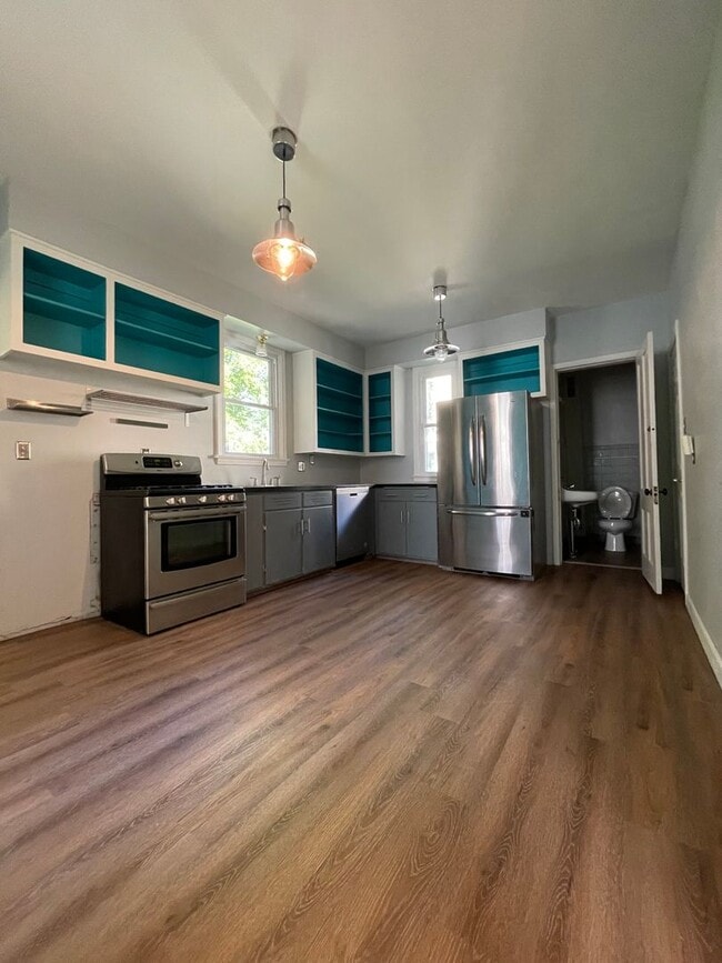 Building Photo - 406 15th St S