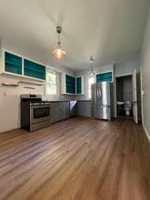 Building Photo - 406 15th St S