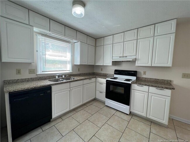 Building Photo - 912 Emory Ct
