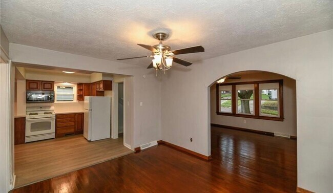 Foto del edificio - Beautiful home for lease