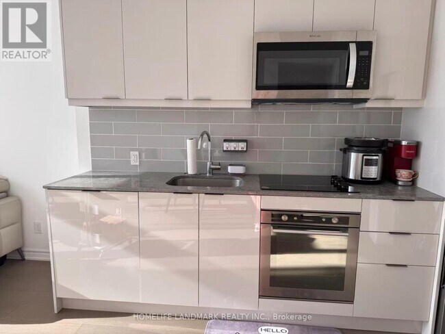 Photo du bâtiment - 38 Forest Manor Rd