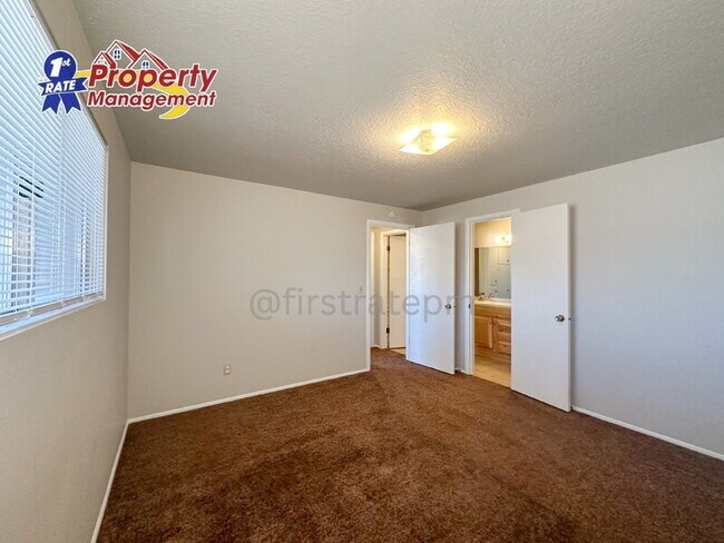 Foto del edificio - 5575 Franklin Rd