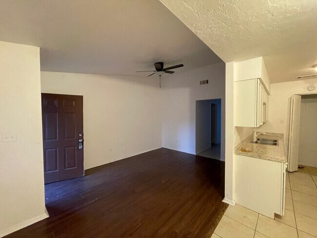 Building Photo - 2045 SW 69th Dr