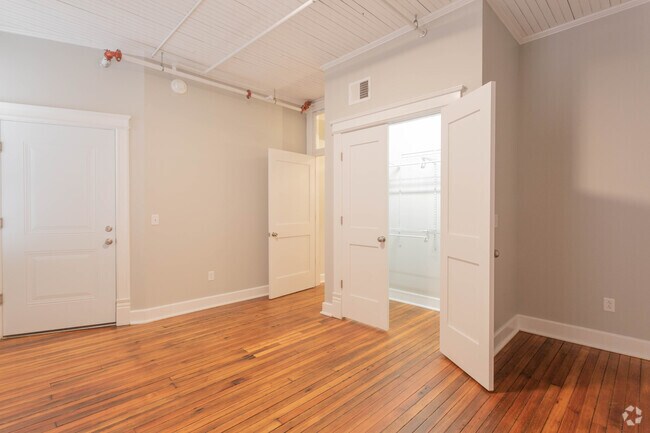 2HAB, 2BA_1100SF - The Wood Building