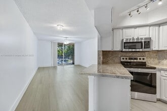 Building Photo - 8333 Lake Dr