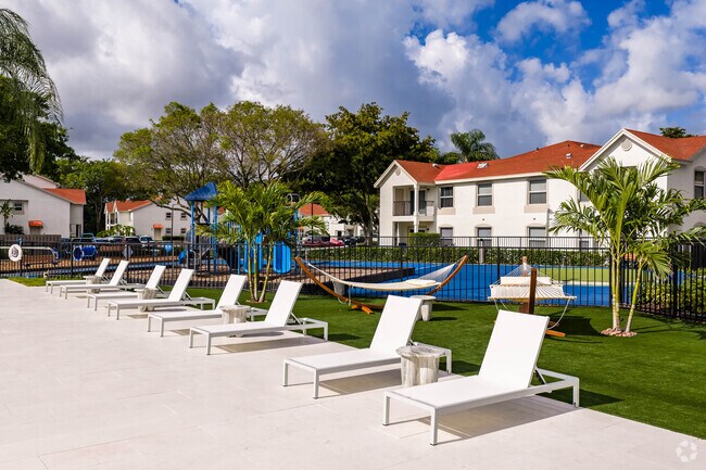 Piscina - Savannah Place Apartments