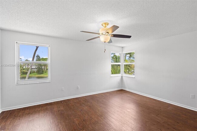 Foto del edificio - 15835 NW 7th St