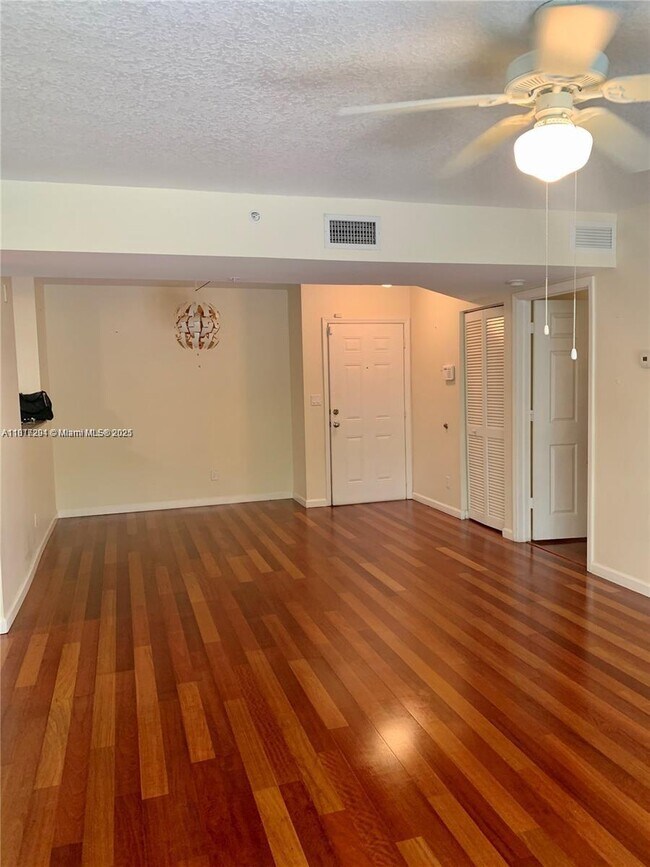 Foto del edificio - 529 E Sheridan St