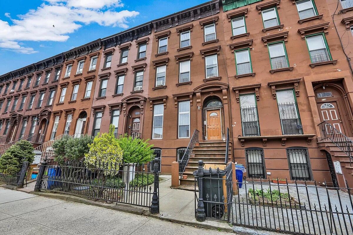 Primary Photo - 136 Macon St