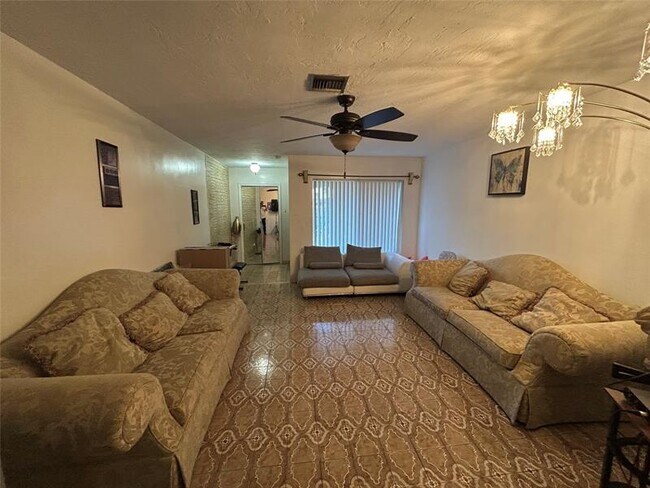 Foto del edificio - 7007 NW 79th Ave