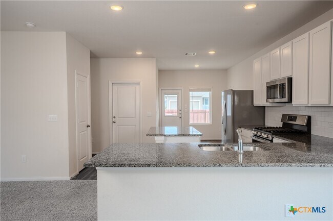 Foto del edificio - 141 Everglades Dr