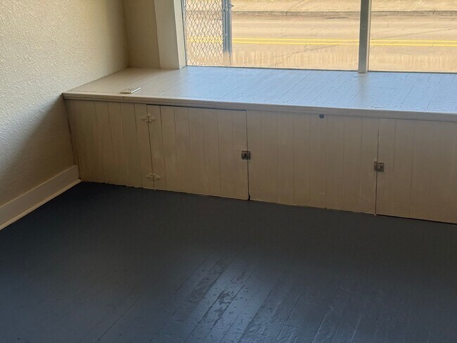 Building Photo - Rare opportunity to lease a versatile mixed-use property in the heart of Milwaukie!