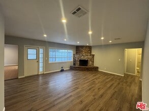 Building Photo - 6303 Vicland Pl