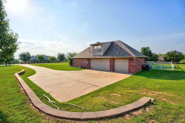 Foto del edificio - Deer Creek Schools
