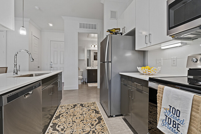 Kitchen - Luxe at Mercer Crossing