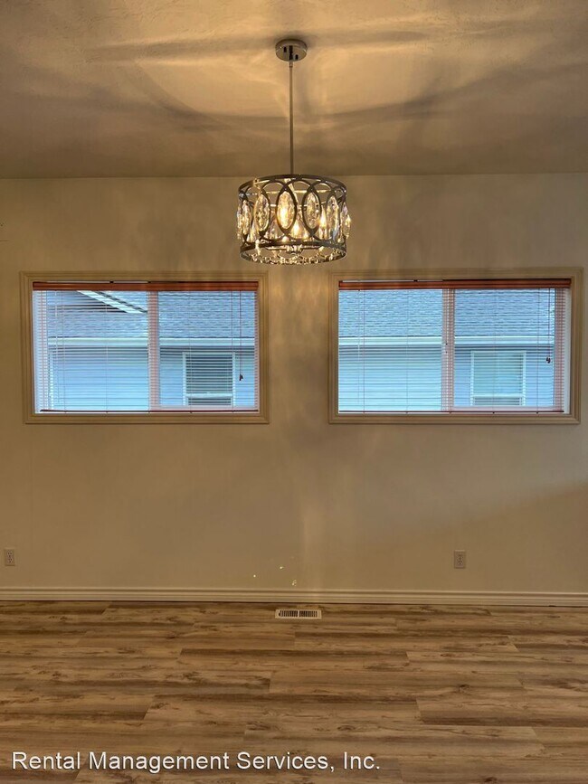 Foto del edificio - 2 br, 2 bath House - 67 NW Lillyben Place