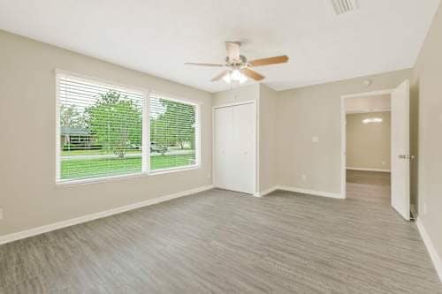 Building Photo - 2793 River Oak Dr