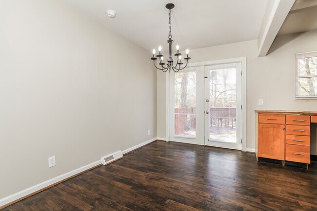 Foto del edificio - 3667 Lakewood Dr
