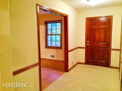 Foto del edificio - 3202 Rhonda Dr