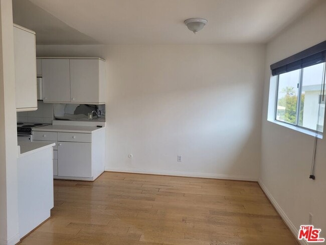 Building Photo - 960 Larrabee St