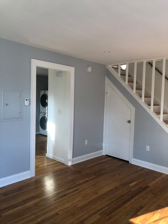 Living room View 1 - 240 Sunnyridge Ave