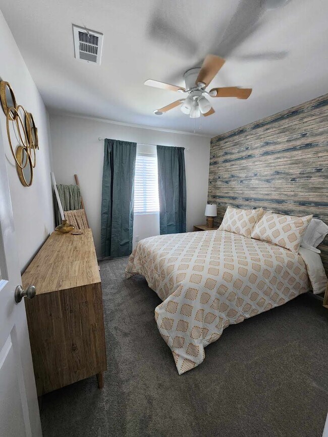 Foto del edificio - 6989 N Curtis Ln