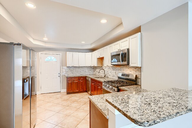 Photo - 2514 Jefferson St Apartment