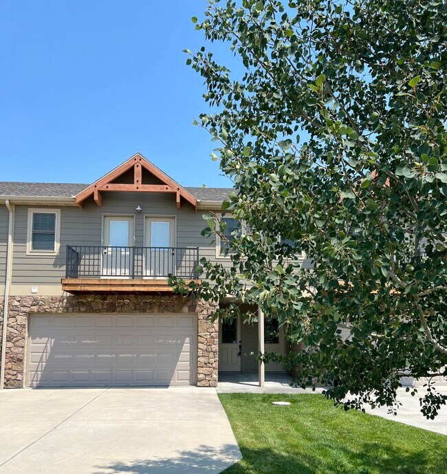 Foto del edificio - 2027 Lakehills Dr