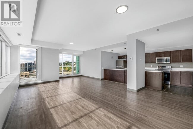 Building Photo - 40 Henry St