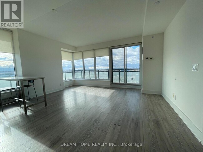 Photo du bâtiment - 8081 Birchmount Rd