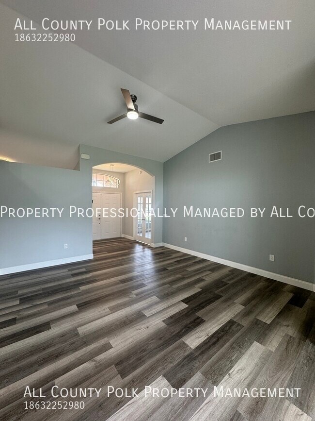 Building Photo - Fabulous 4 Bedroom, 2 Bath North Lakeland ...