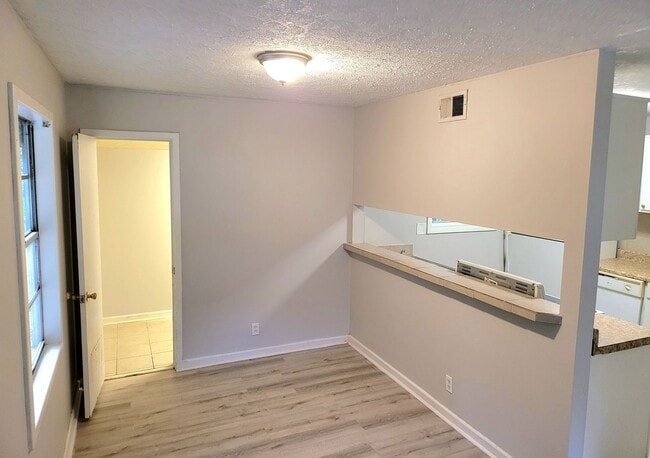 Foto del edificio - 3 Bed, 1 bath Cozy Home in Columbus