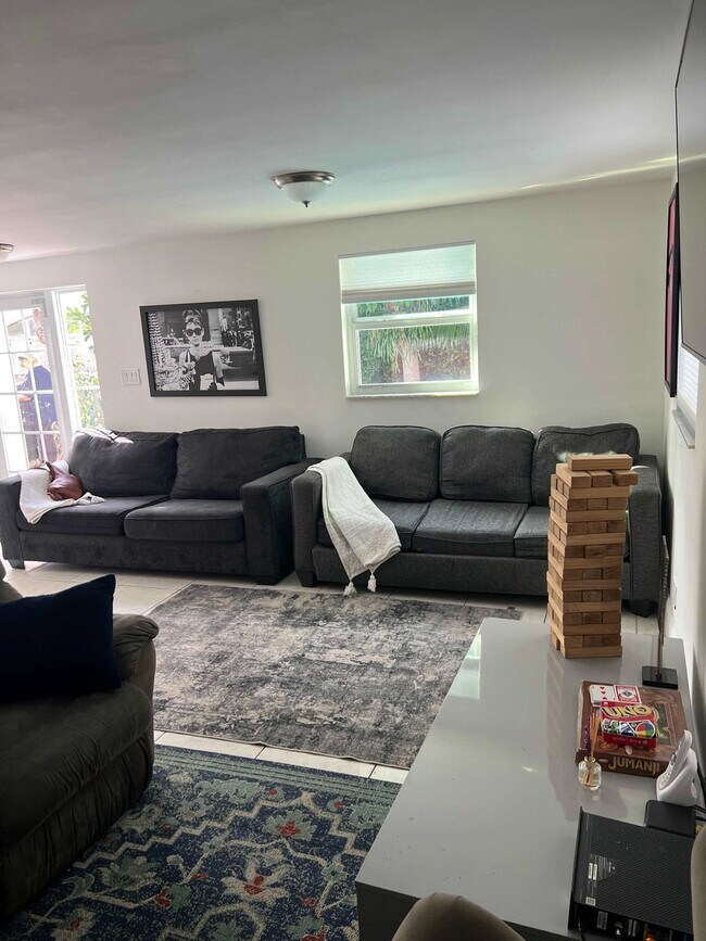 Foto del edificio - 712 SW 7th Terrace