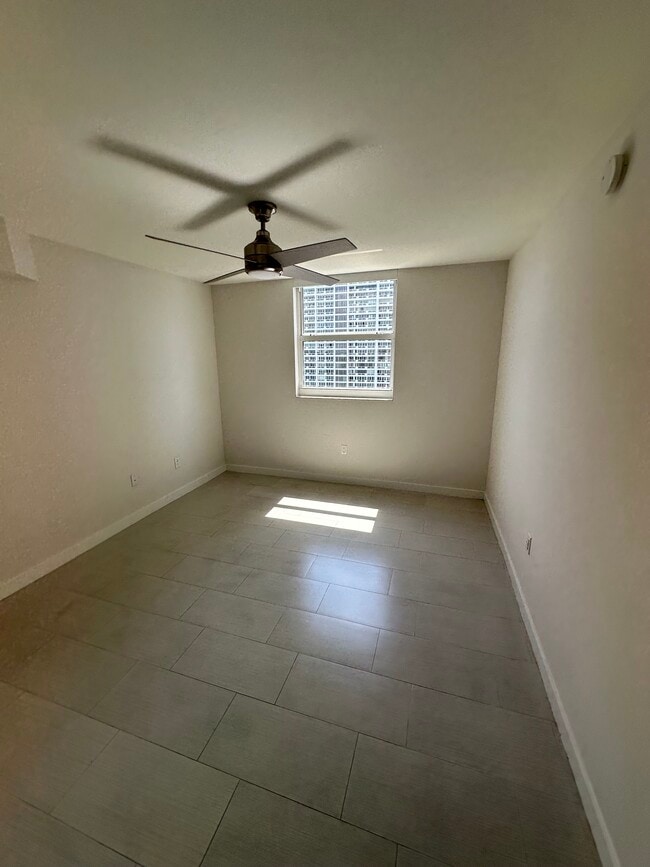 Foto del edificio - 221 NE 19th St