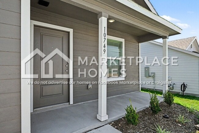 Building Photo - 10749 Revolver Dr