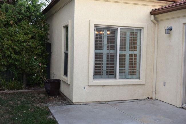 Foto del edificio - Charming 2-Bed, 2-Bath Home for Lease in R...