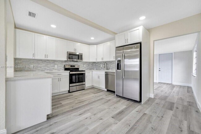 Foto del edificio - 6578 SW 37th St