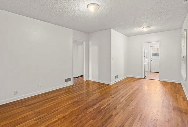 Photo - Delightful Updated 1-bedroom unit. Apartment